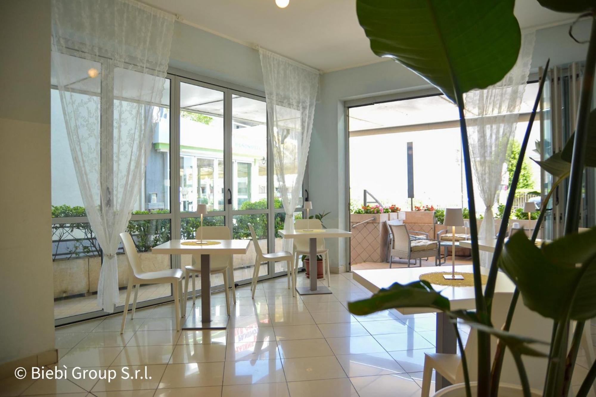 Hotel Giorg - Waterpark Included Rimini Exterior photo